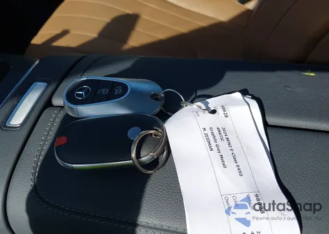 2024 Mercedes-Benz E 450 4Matic z USA, uszkodzony, nr VIN W1KLF6BB6RA064585